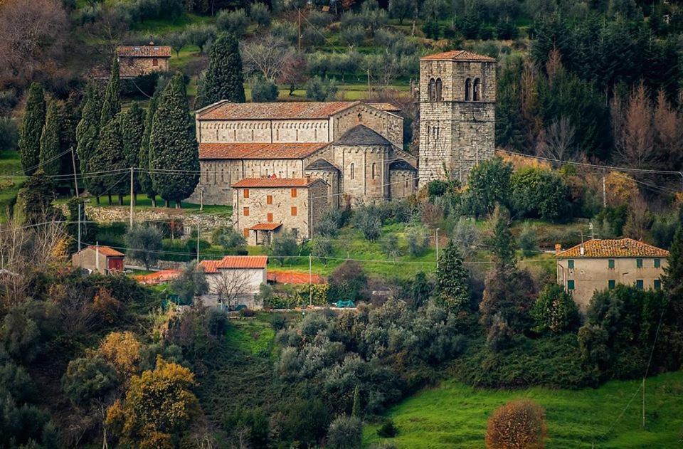 Casa Vacanze La Tosca Castelvecchio  ภายนอก รูปภาพ